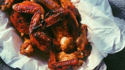 Weber Honey Garlic Chicken Wings on Vimeo