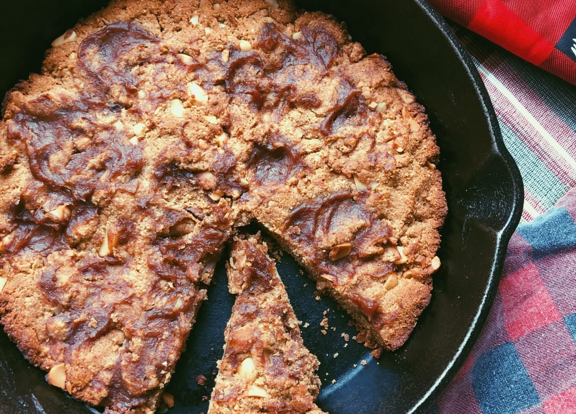 grain free caramel macadamia cookie skillet