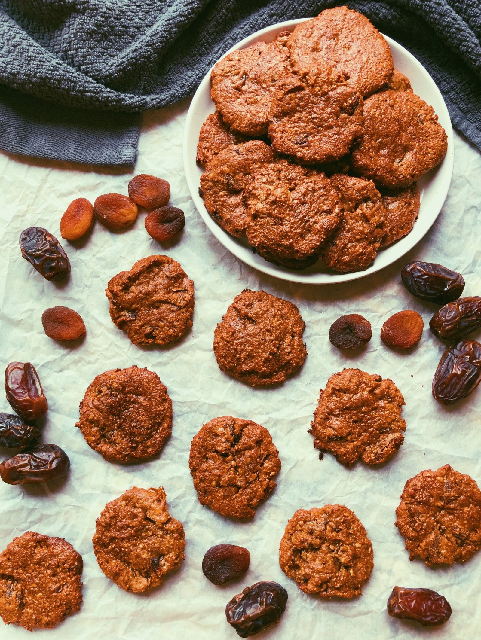 grain free apricot-date cookies