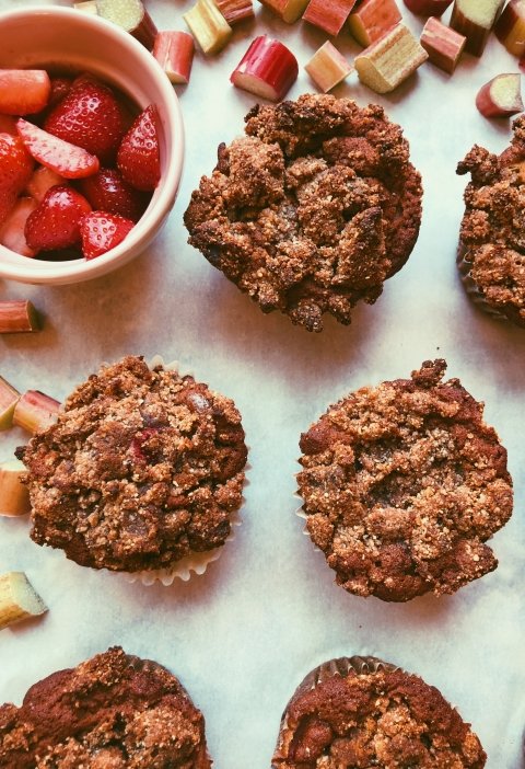 strawberry rhubarb crumb cake muffins (grain free, scd diet)