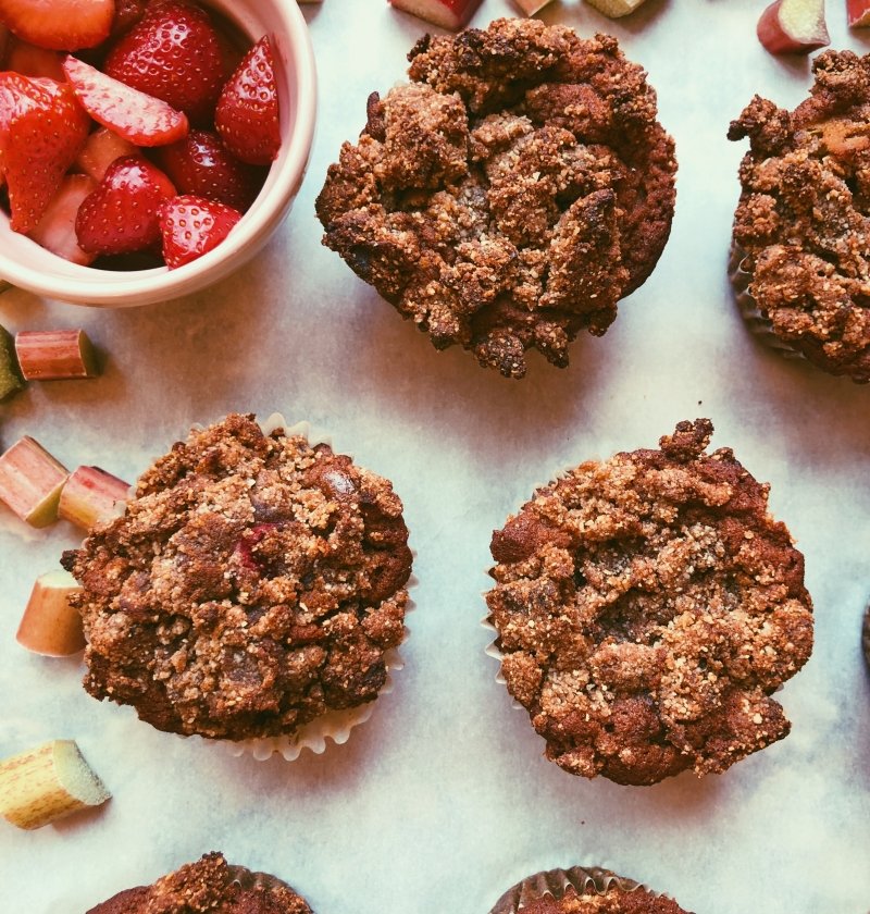 strawberry rhubarb crumb cake muffins (grain free, scd diet)