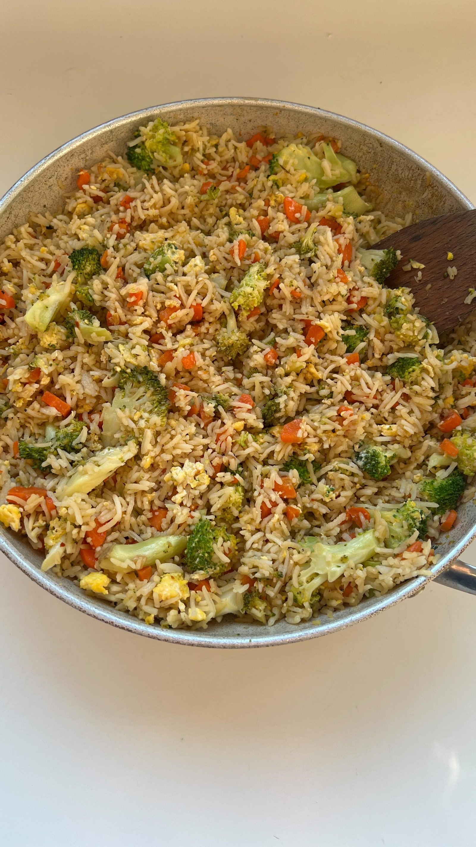 this is my easy stir fry rice that i make when i don’t l know what else to do with the rice and we don’t want plain white rice lol. i’m serving it with roasted chicken thighs tonight🤌this is super versatile you could always add onions or other veggies if you like. i didn’t do onions because my youngest is nine months old and will throw food on the floor and my dog will try to eat it lol so it just makes life easier if there’s no onions in this!! you could also add cooked chicken directly to the stirfry at the very end, i serve it on the side.

ingredients and a rough method below! save for the next time you need a side 💌

ingredients (appproxxxx y’all)
1 + 1/2 cups cooked white rice 
3 carrots, peeled and chopped finely
1 small head of broccoli, chopped
4 eggs
1/4 cup tamari +  1 tbsp
1/8 cup rice vinegar
3/4 cup chicken stock 
1 tbsp white wine vinegar
3/4 tsp salt
1/4-1/2 tsp red pepper chilli flakes (if desired/to taste)
4 cloves of garlic
extra virgin olive oil for the pan (few tbsp at least, add more as needed)
toasted sesame seed oil (couple tbsp) 

method
- make sure your rice is already cooked and had time to cool down ideally, day old rice is great for this 
- once veggies are chopped, add some evoo to pan over medium heat and sautee garlic before adding in carrots, sautéing until they soften slightly (5 mins or so)
- then add broccoli and continue to sautee until it turns bright green
- make a space (push veggies to side) in pan to crack your eggs, and add a bit more oil first (2 tbsp or so)
- crack eggs, scramble in pan
- add in rice
- mix a bit before adding tamari, rice vinegar, chicken stock, white wine vinegar, combine 
- add spices, continue stirring 
- allow rice and veggies to sautee for a bit over medium heat 
- end by drizzling toasted, sesame seed oil across everything
- all done!