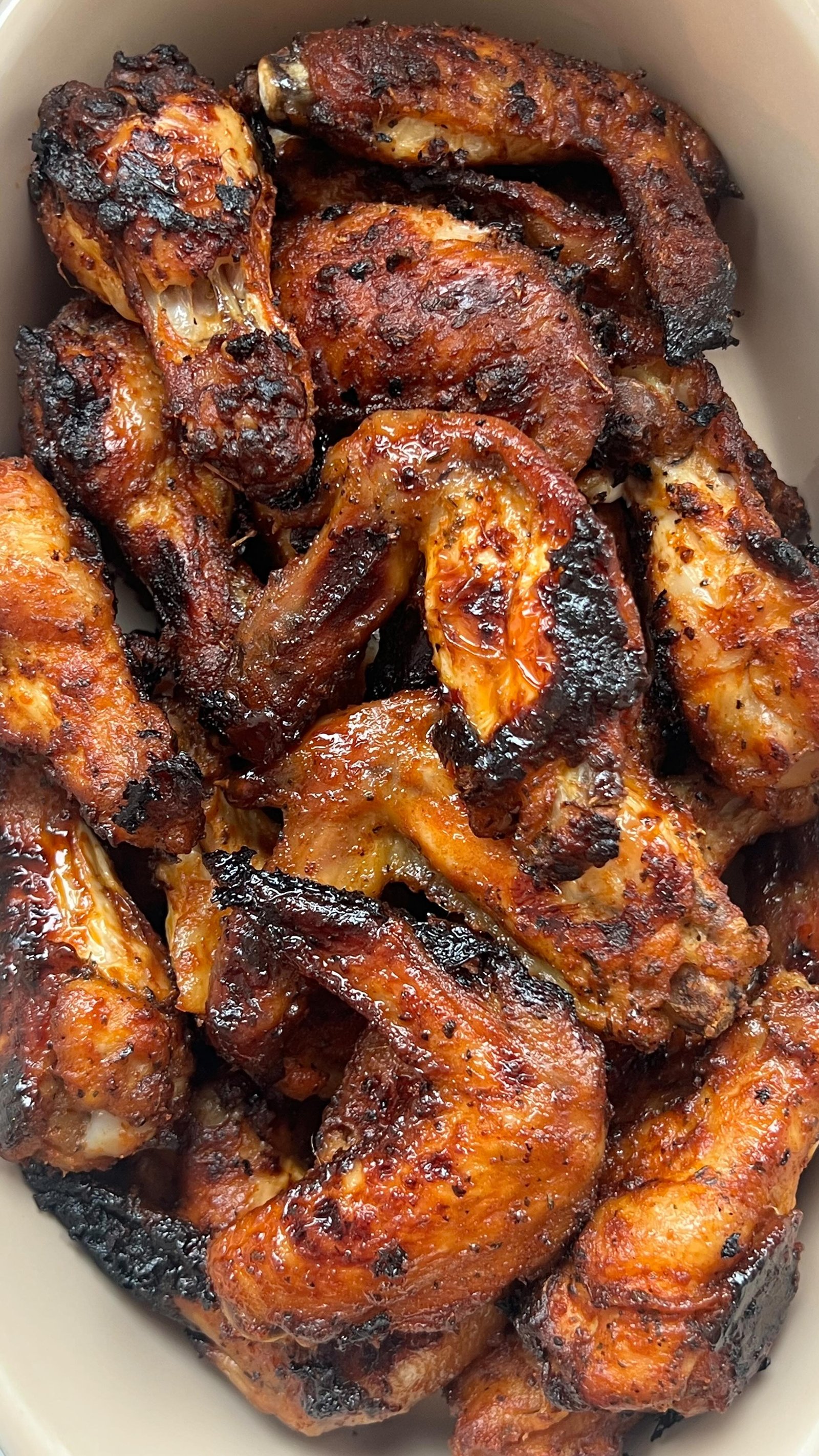 these chicken wings are my super bowl 🍗🏈🙅‍♀️ it’s one of the most popular recipes on my website for good reason!! comment “recipe” below and i’ll send it to you!

it’s a super simple spice rub and marinade that makes the most flavourful and crispiest chicken wings without any extra dough, frying etc. just oven baked to perfection, and served w a side of homemade honey mustard (honey + dijon).