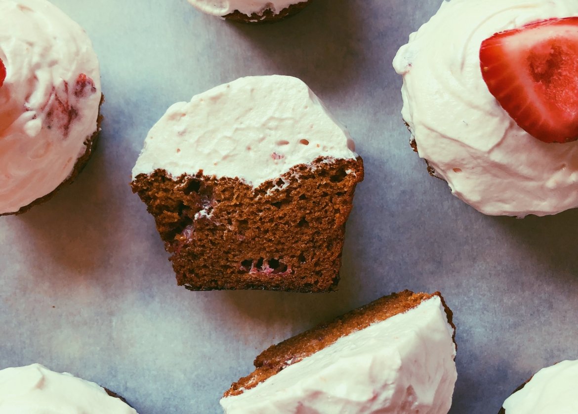 STRAWBERRY CUPCAKES WITH STRAWBERRY HONEY MERINGUE FROSTING (GRAIN FREE, SCD DIET)