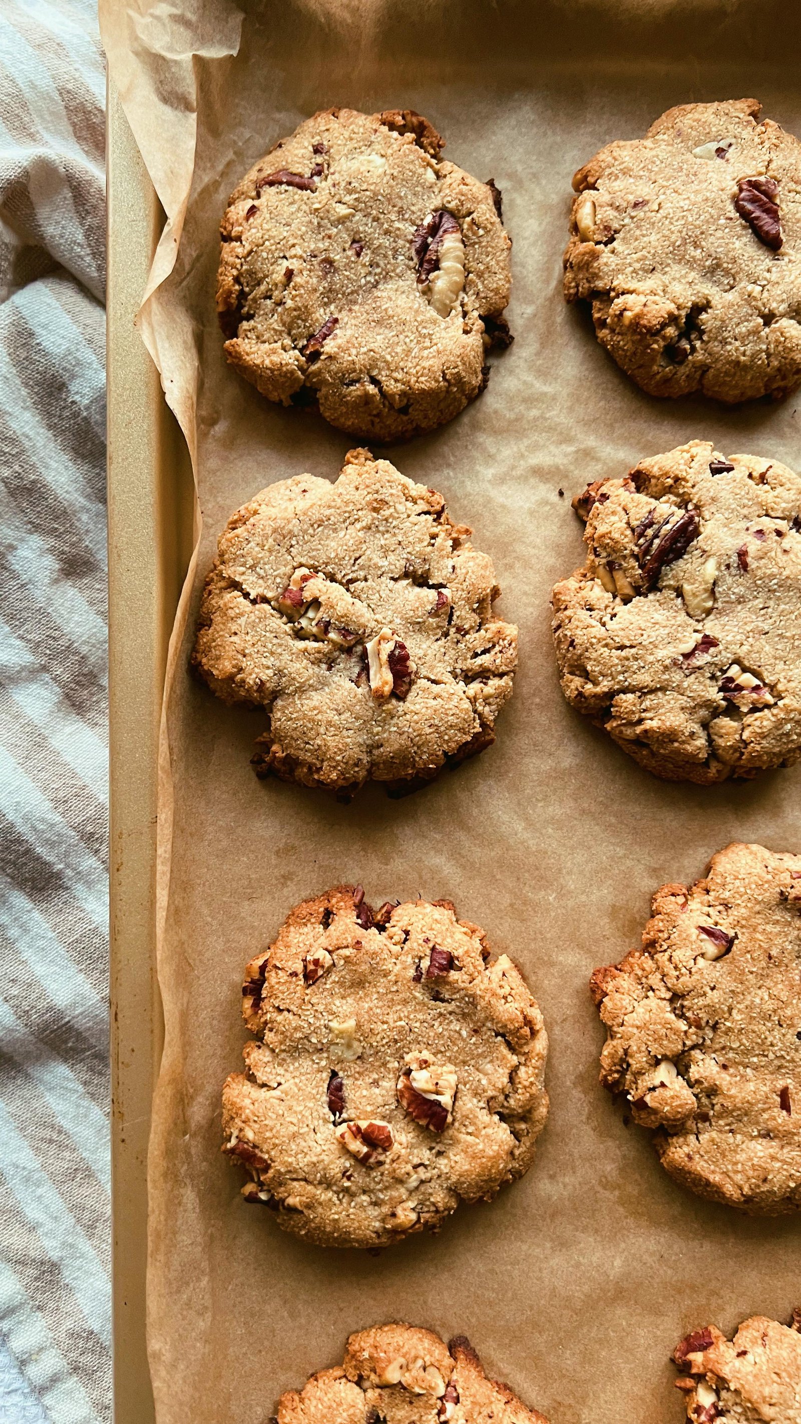 it’s approaching cookie szn and this is one of my faveee holiday recipes 🍪they’re grain free shortbread cookies that are buttery and made w almond flour, spiced w cardamom and filled with roasted pecans. it’s an amazing combo. comment “recipe” below and ill dm you the link to the full recipe!