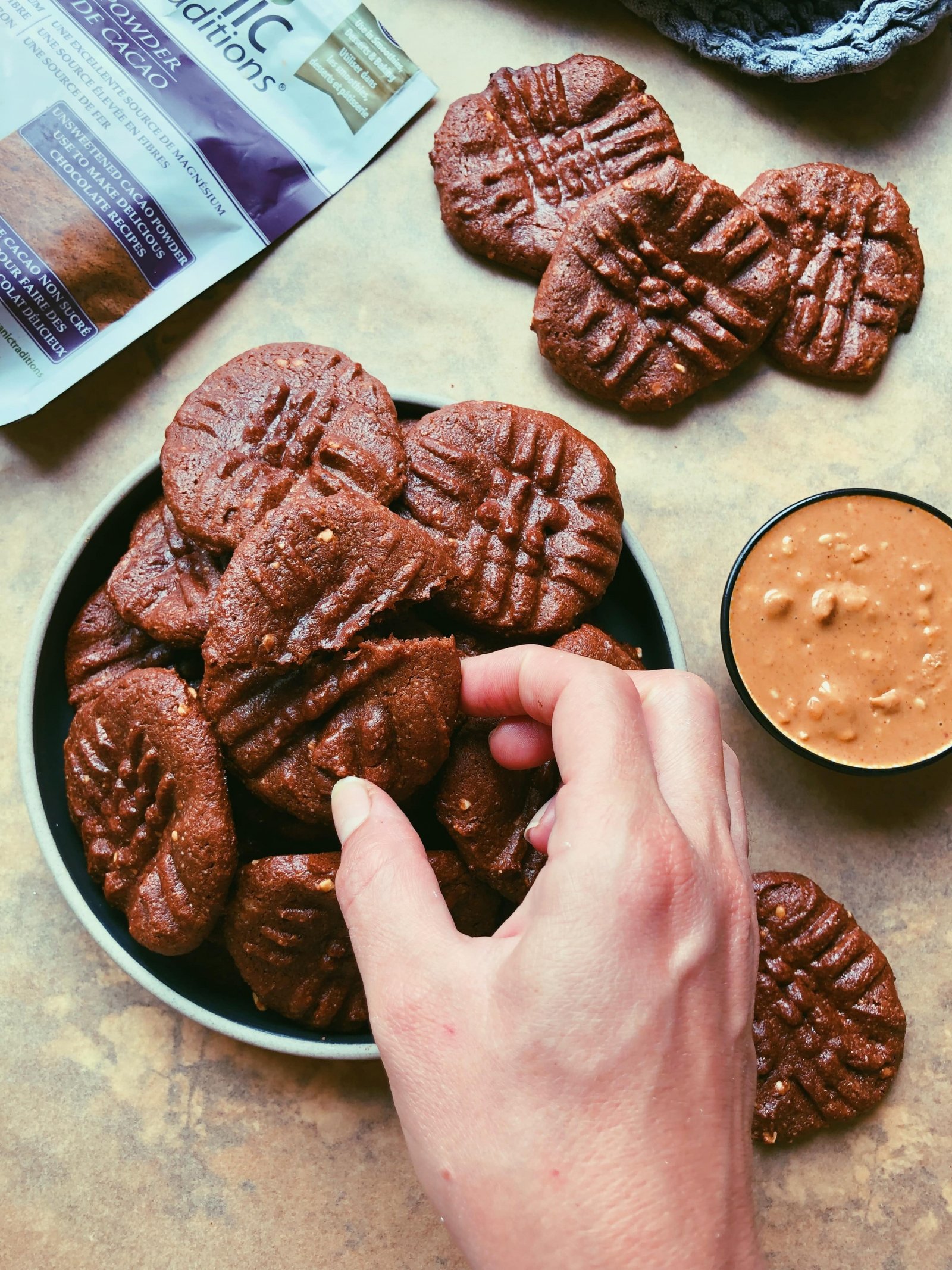 39A739BB-830E-4C70-BE6D-E4D890801CB2-min peanut butter & cacao cookies (grain free)
