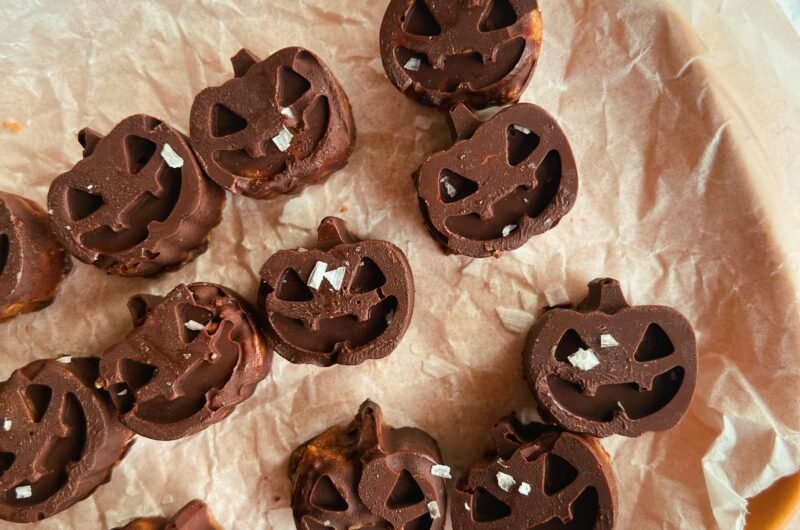 copycat dark chocolate reese's peanut butter cups (refined sugar free)