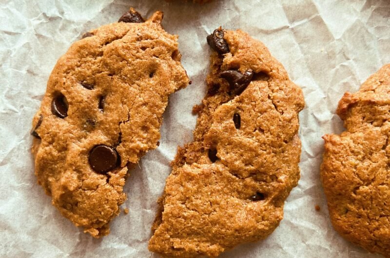 banana almond butter chocolate chip cookies (grain free & refined sugar free)