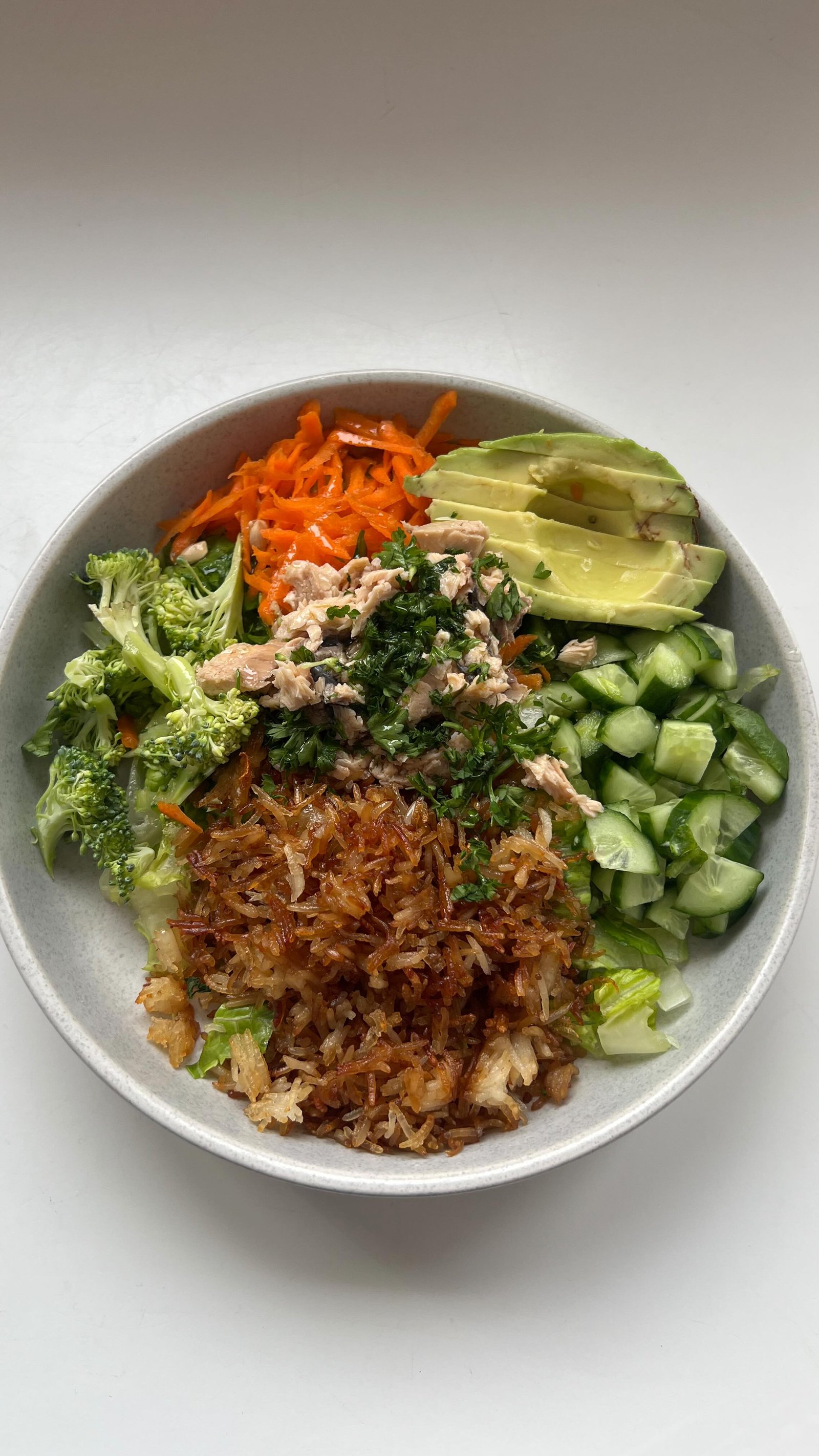 i swear when my baby said “apple” my 2 and a half year old and i immediately locked eyes in  astonishment, like, did she really just say that??!! and my 2 year old said yes yes she did. anyways this is my daily salad ep 2 where i added crispy rice to a salad with salmon, shredded carrots, cucumber, broccoli and avocado and it was lit. it was my first time attempting crispy rice but ill def do it again,  i did approx 3 tbsp tamari, 3 tbsp toasted sesame seed oil and 1 tbsp rice vinegar. i see a lot of people add some sort of chilli crisp thing i dont have lol. i would have maybe added crushed red chilli pepper flakes and honey to give it a bit more zing but i was sharing it with my baby 👶the one that said apple 🍎😌

catch yesterdays daily salad in the linked reel below!

#saladideas #crispyrice