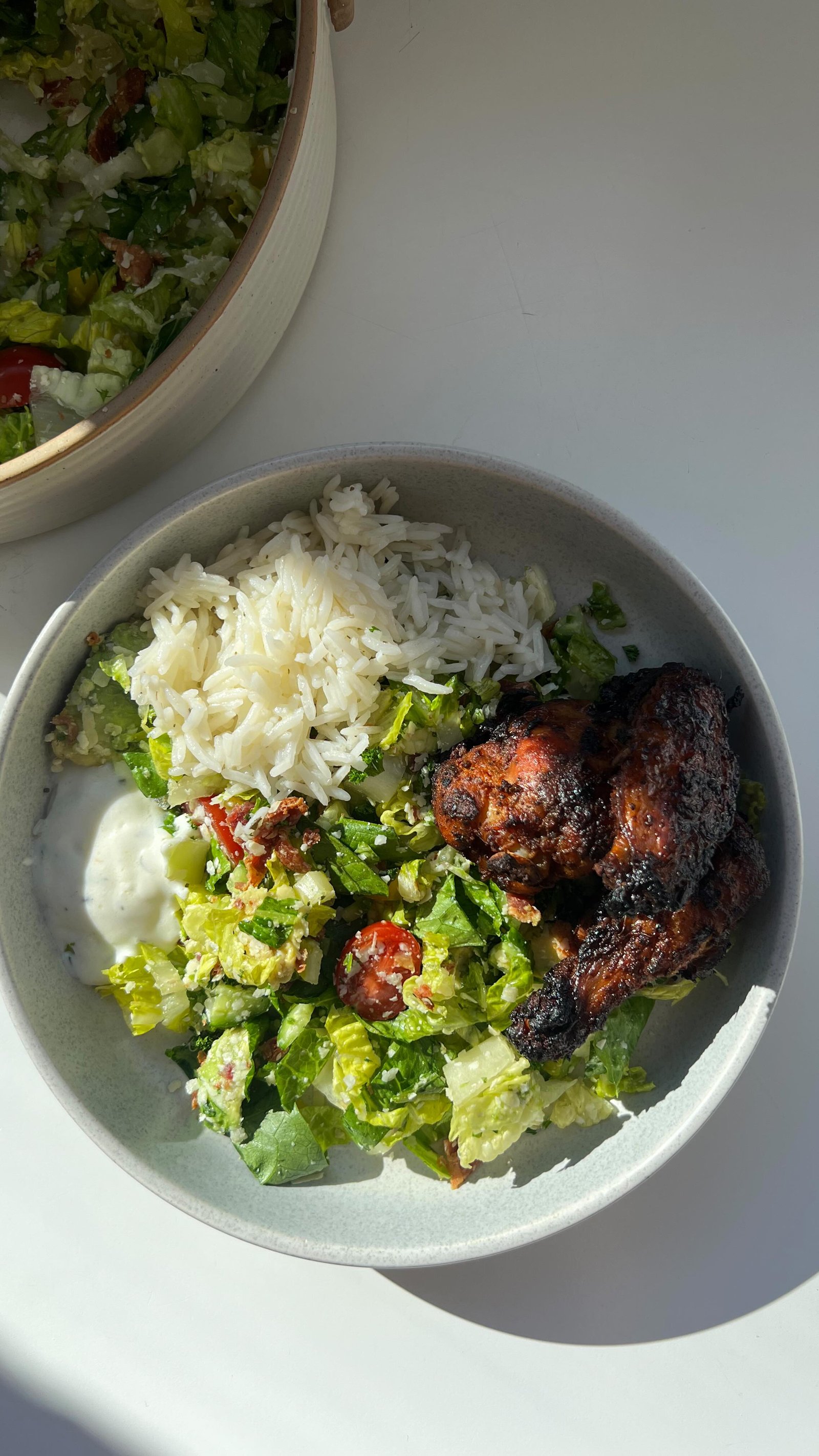 gotta make those leftovers work for YOU🙅‍♀️🥗😙 this was one of those throw everything in a bowl that’s lying around in the fridge lunches, but i’m not mad at it😮‍💨 

#saladideas